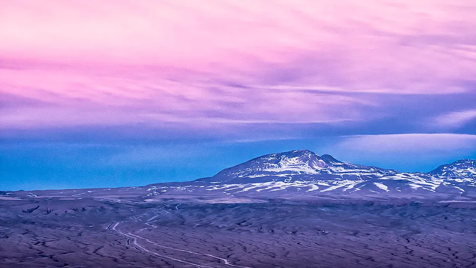 Volcano lands