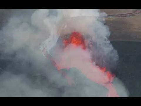 "Brûlures", l'intensité et la fusion des terres volcaniques.